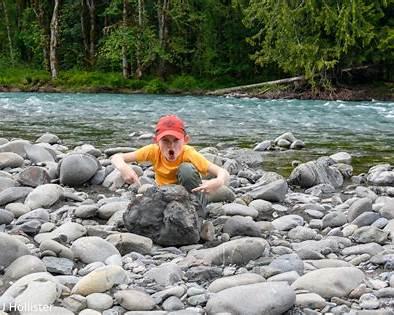 basalt cobbles transport high discharge
