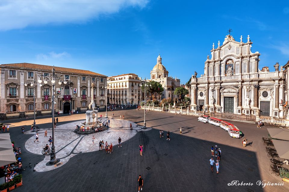 A view of Catania Piazza Duomo.