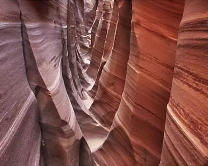 fluvial slot canyon erosion vertical fractures