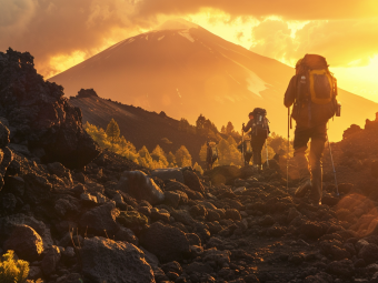 Gruppo di escursionisti sulle pendici di Etna nord